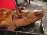 Markt in Guamote, chancho horneado