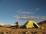 Kalter Zeltplatz auf 4000m Hoehe.