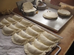 Empanadazubereitung in der Panaderia La Union (Tolhuin).