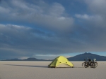 Ein Traum wird wahr - Zelten auf dem Salar de Coipasa.